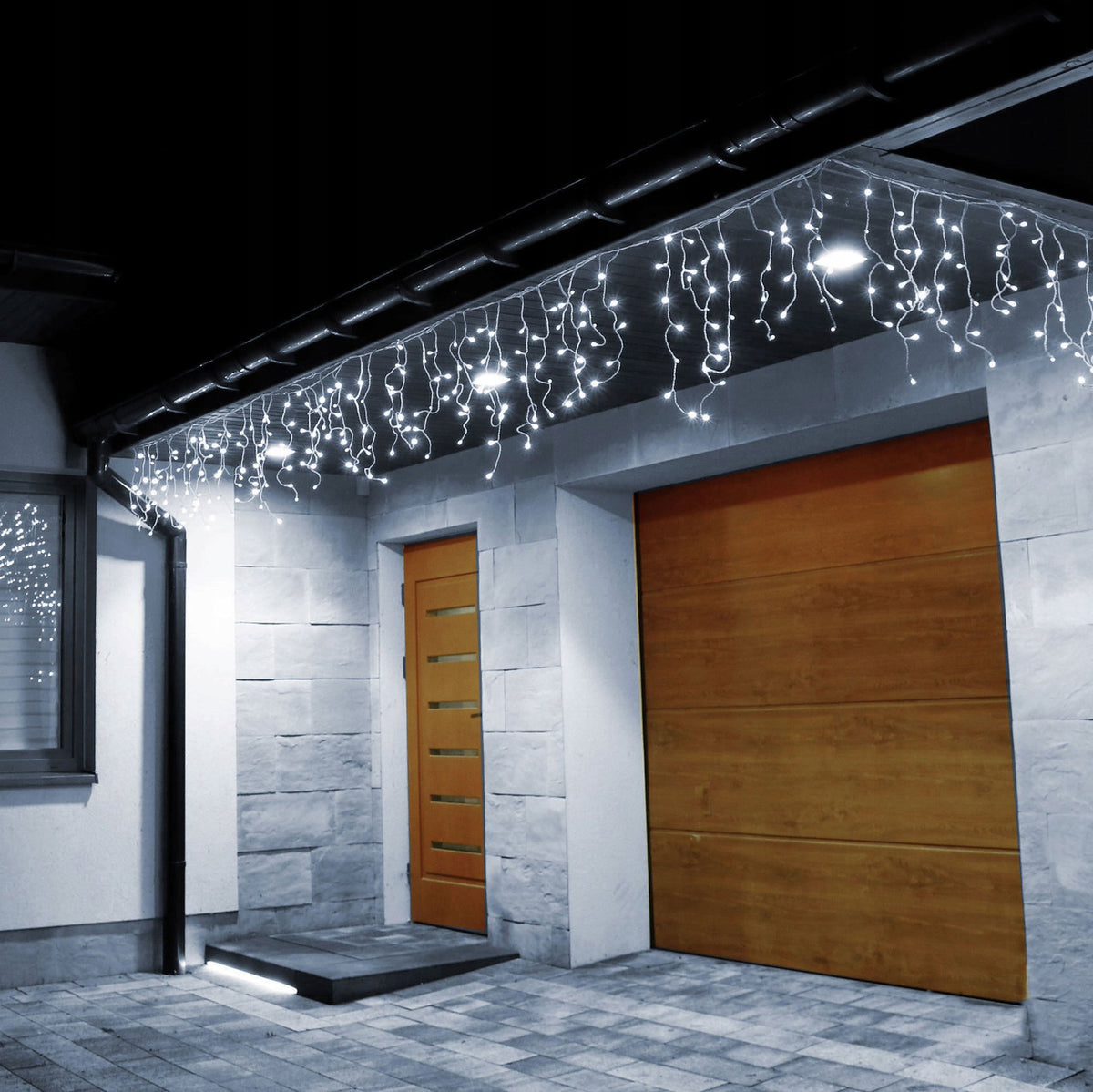 LED Icicle Curtain Lights Springos 300 LED with Remote Control, 14.5 m, Cool White, CL0304