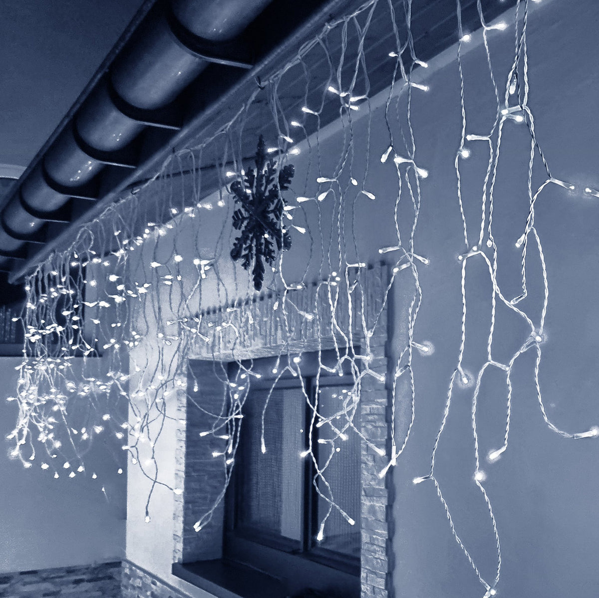 Gaismas aizkars / Lāstekas Springos 300 LED ar pulti, 14.5 m, auksti balta gaisma, IP44