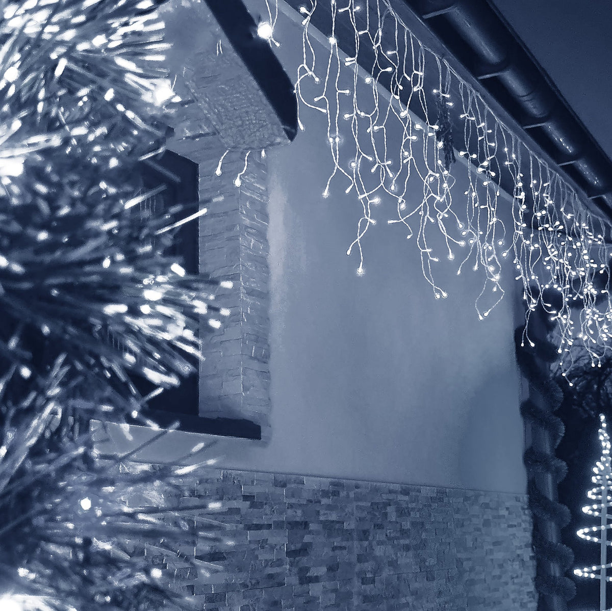 Gaismas aizkars / Lāstekas Springos 300 LED ar pulti, 14.5 m, auksti balta gaisma, IP44